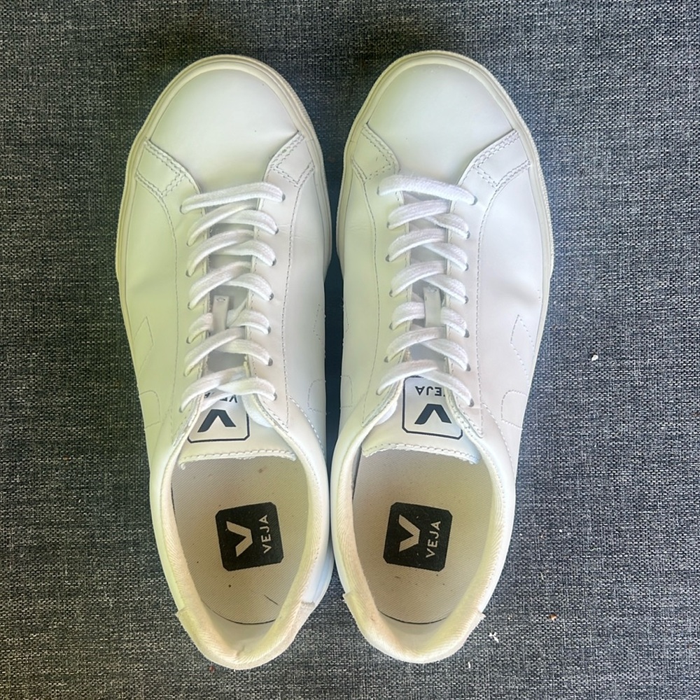 VEJA LEATHER SNEAKERS